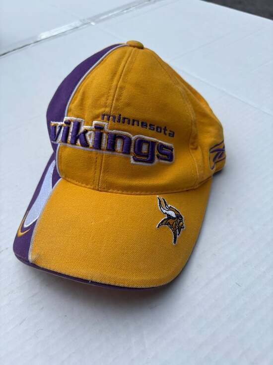 Reebok Other - Vintage Reebok Minnesota Vikings NFL Pro Line Strapback Hat